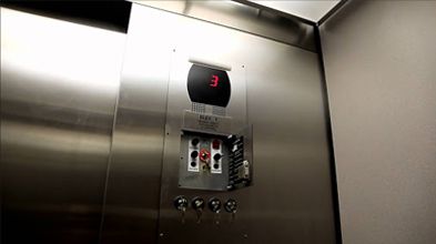 sự cố thang máy